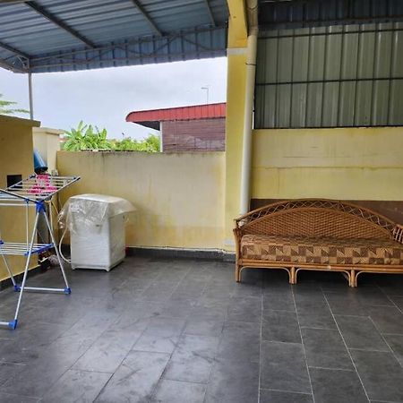 D'Haja 61 Klia Sepang With 3 Airconds & Wifi Villa Banting  Buitenkant foto