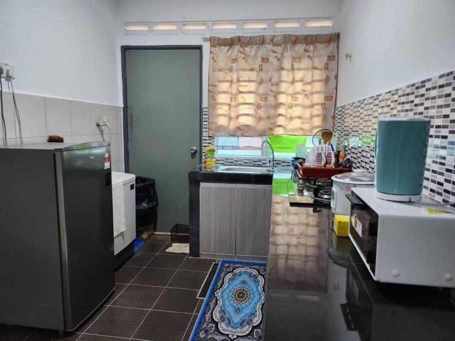 D'Haja 61 Klia Sepang With 3 Airconds & Wifi Villa Banting  Buitenkant foto