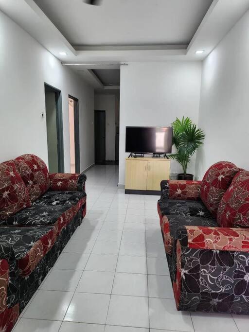 D'Haja 61 Klia Sepang With 3 Airconds & Wifi Villa Banting  Buitenkant foto