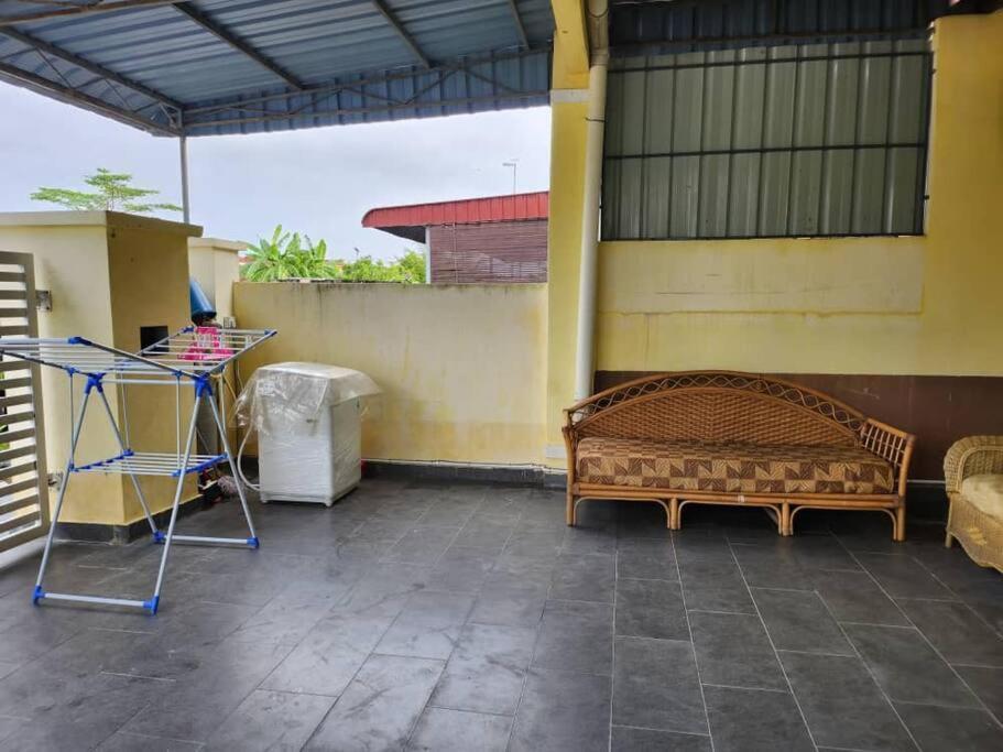 D'Haja 61 Klia Sepang With 3 Airconds & Wifi Villa Banting  Buitenkant foto