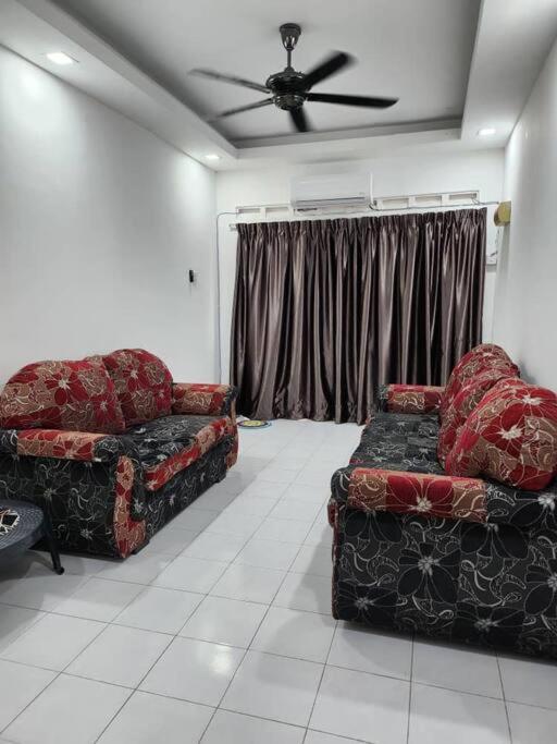 D'Haja 61 Klia Sepang With 3 Airconds & Wifi Villa Banting  Buitenkant foto